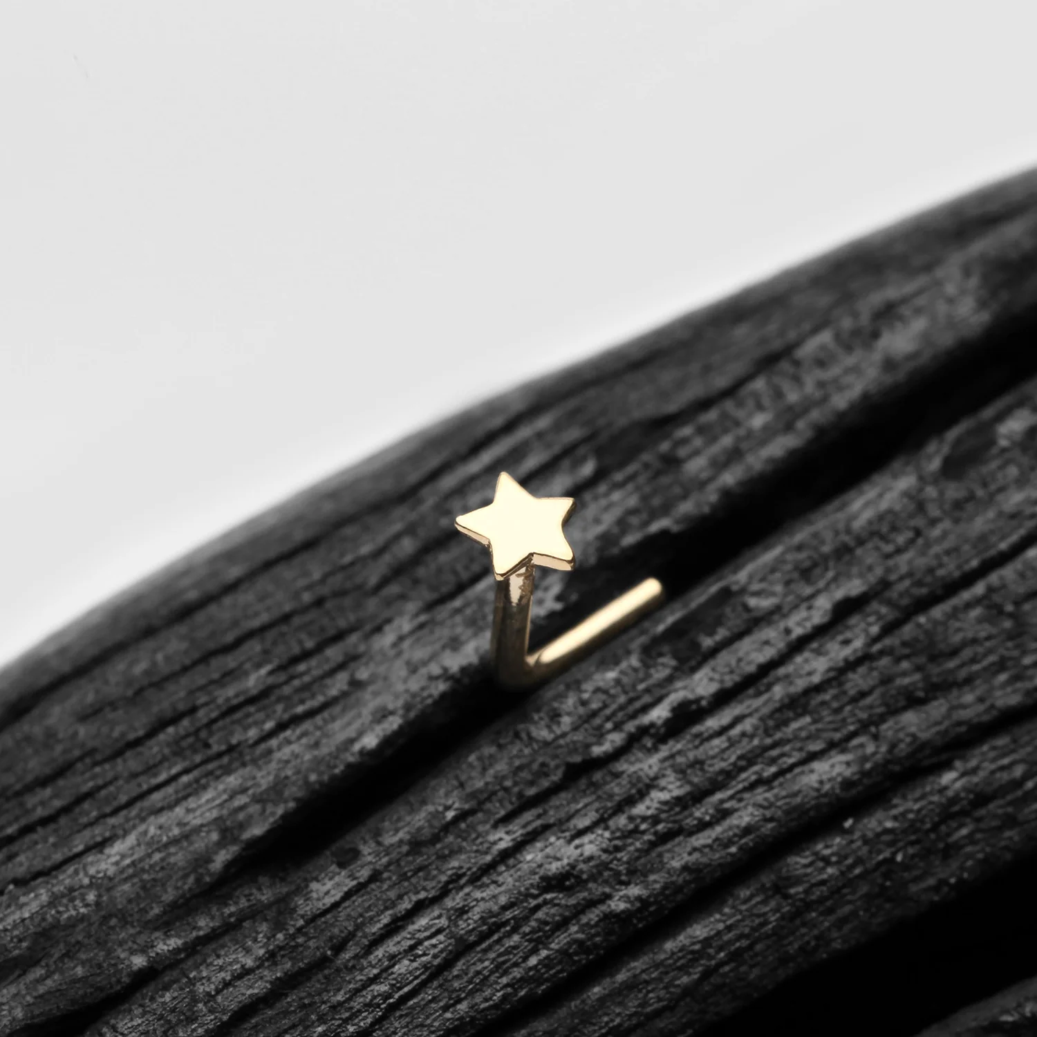 14 Karat Gold Flat Star Top L-Shaped Nose Ring - Image 2