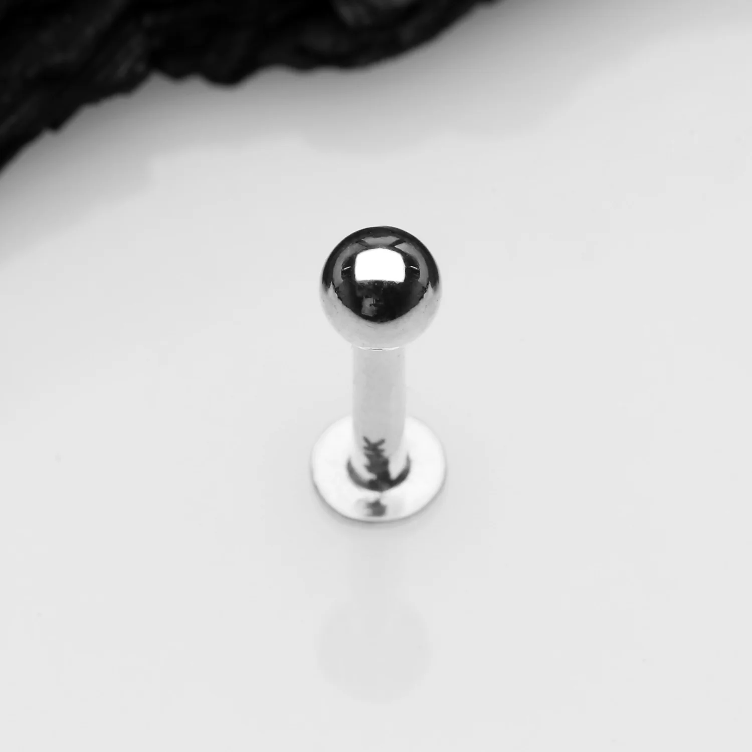 14 Karat White Gold Ball Top Flat Back Stud Labret - Image 2