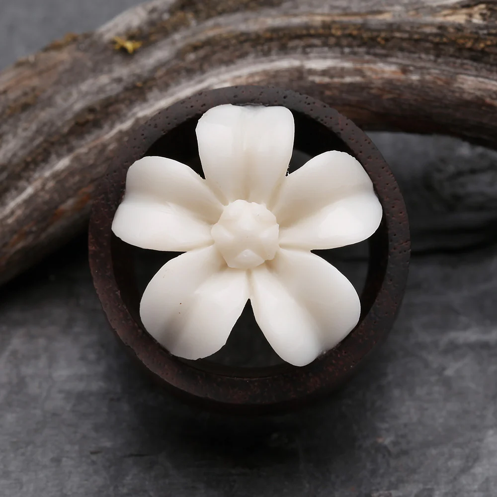 A Pair of Anemone Flower Organic Ear Gauge Tunnel Plug - Image 3