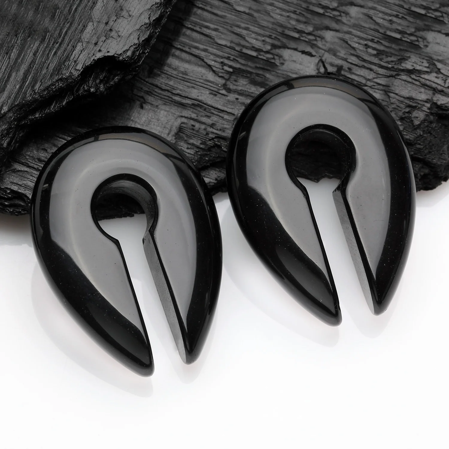 A Pair of Black Agate Stone Keyhole Ear Weight Gauge Hanger - Image 2