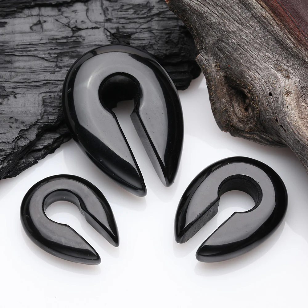A Pair of Black Agate Stone Keyhole Ear Weight Gauge Hanger - Image 3