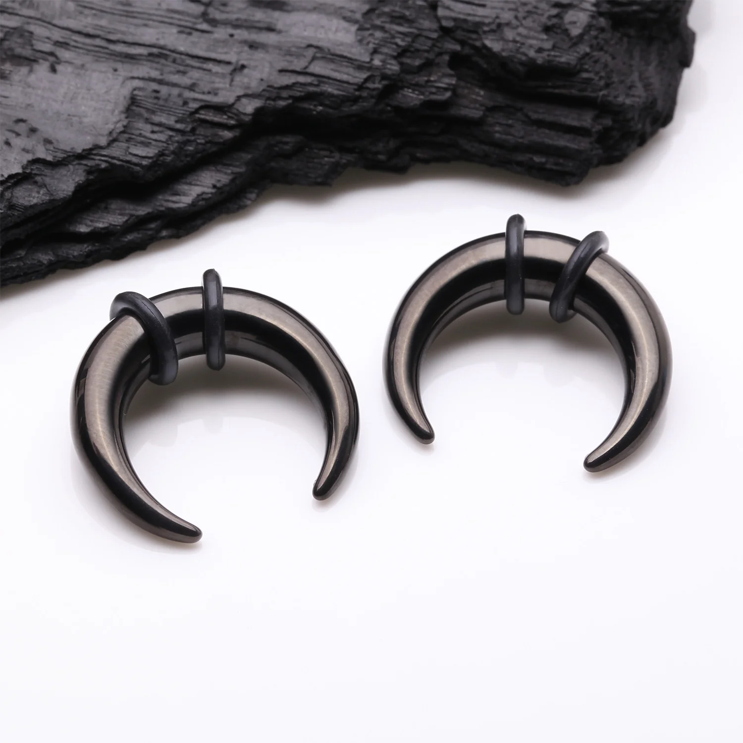 A Pair of Blackline Buffalo Pincher Hanging Steel Taper with O-Rings - Image 2