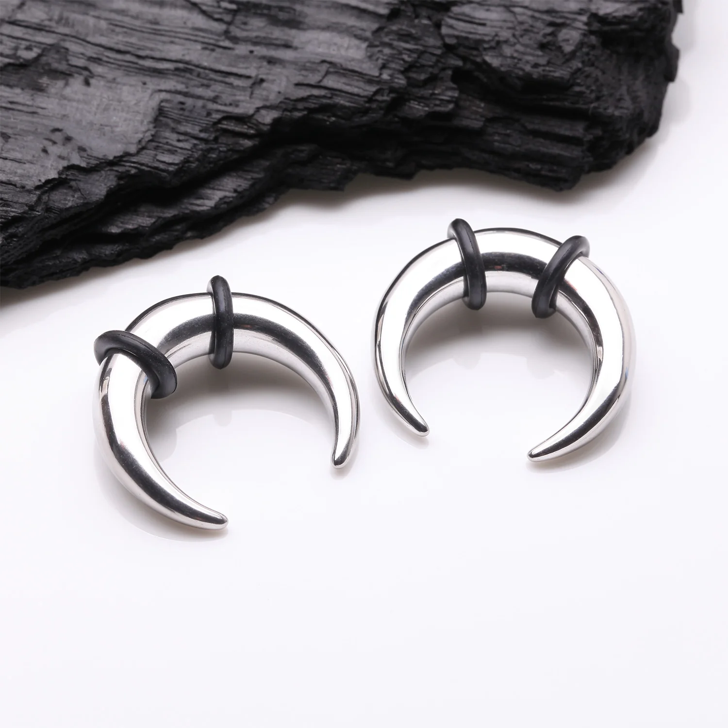 A Pair of Buffalo Pincher Hanging Steel Taper with O-Rings - Image 2