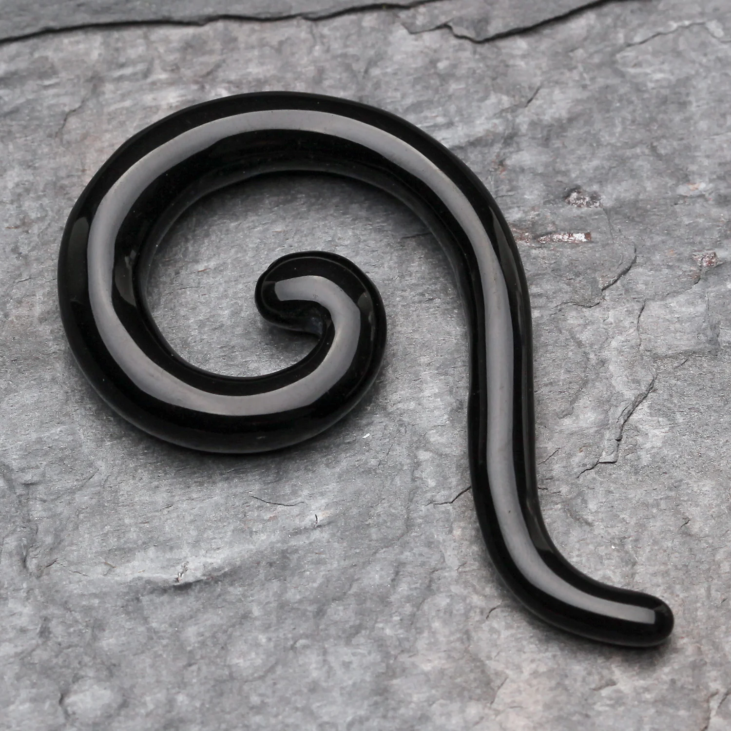 A Pair of Claw Hook Acrylic Ear Gauge Taper Hanger - Image 2