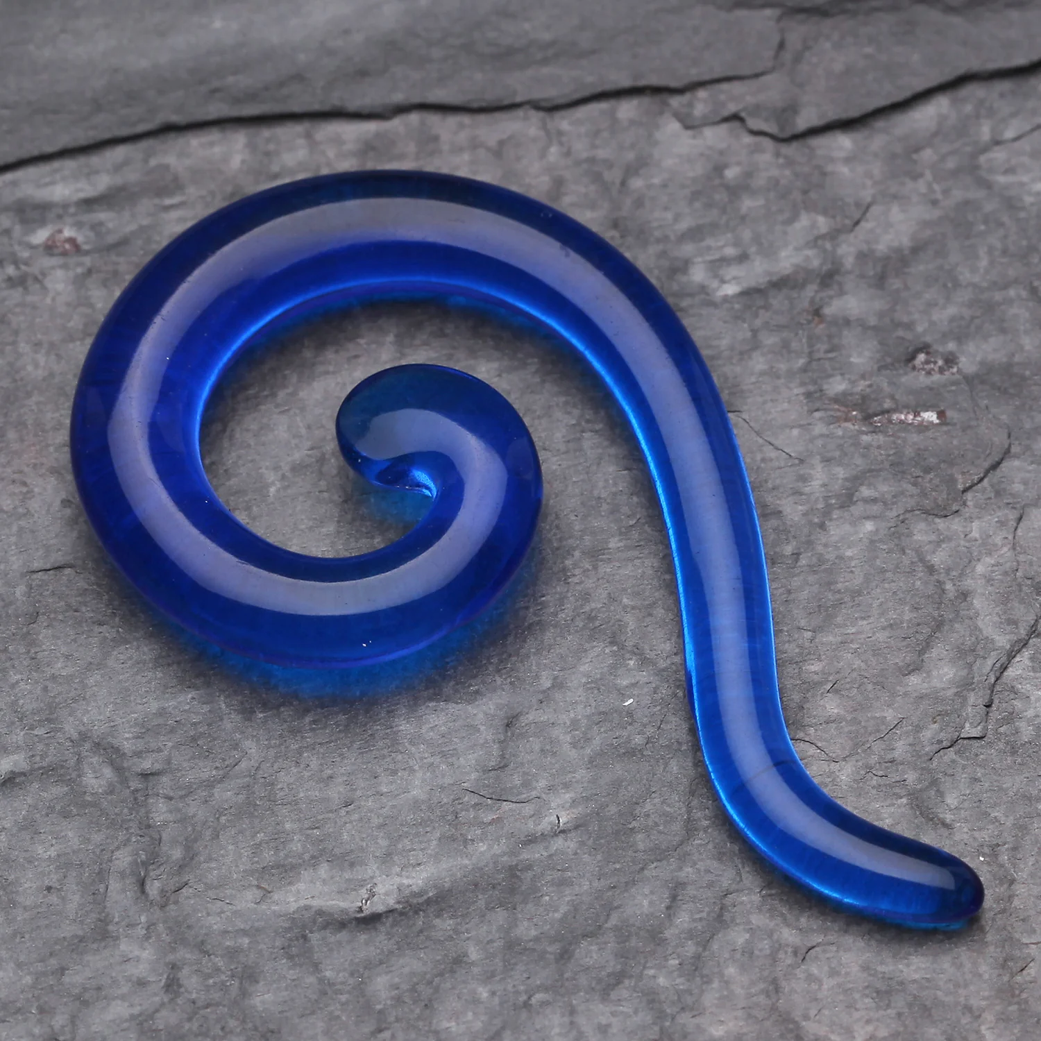 A Pair of Claw Hook Acrylic Ear Gauge Taper Hanger - Image 2