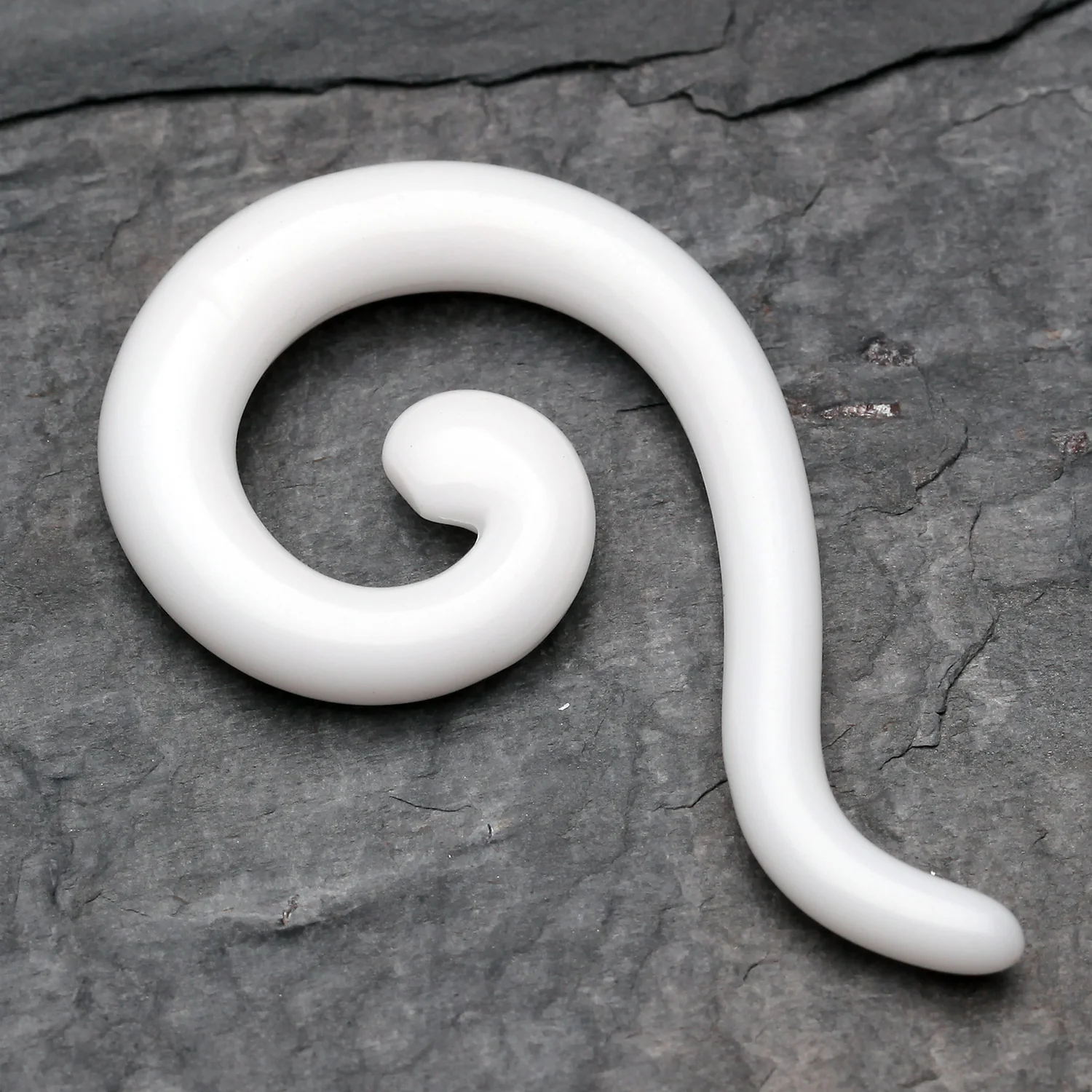 A Pair of Claw Hook Acrylic Ear Gauge Taper Hanger - Image 2
