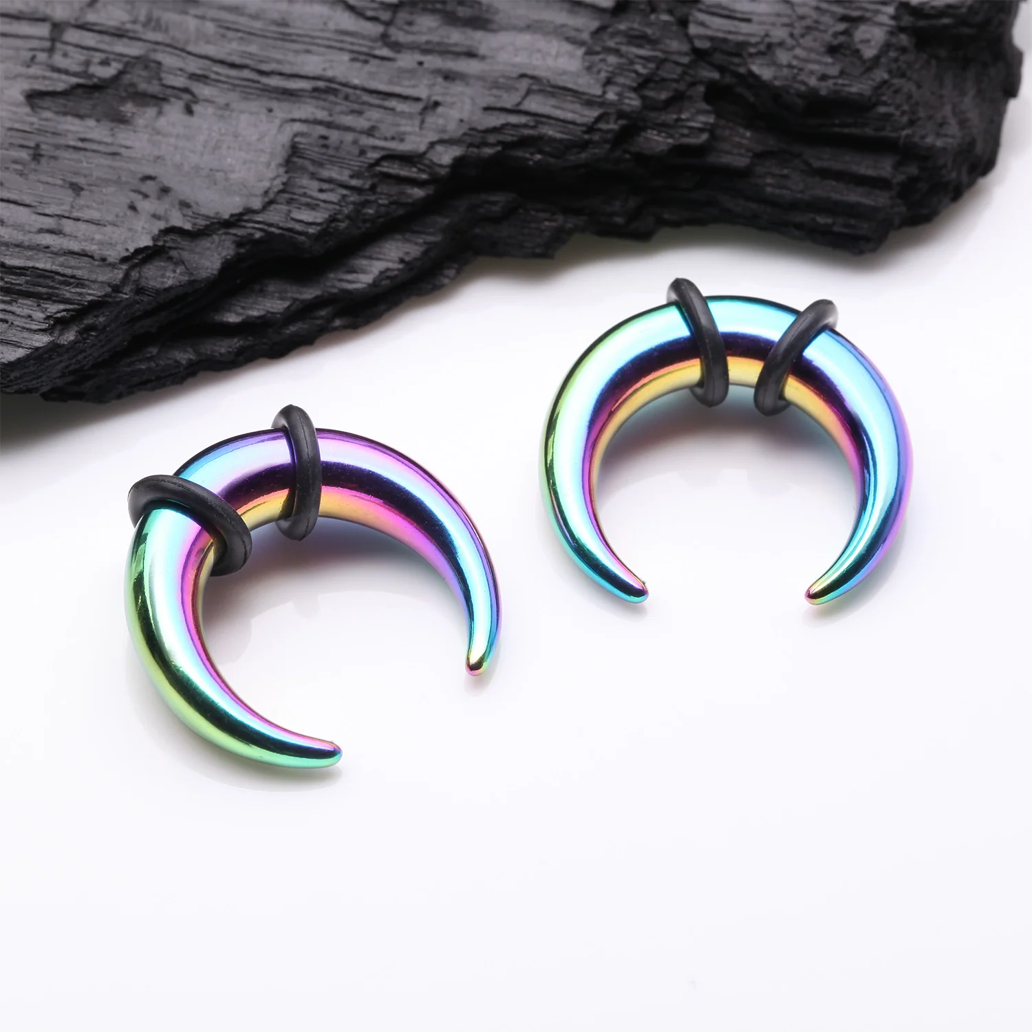 A Pair of Colorline Buffalo Pincher Hanging Steel Taper with O-Rings - Image 2