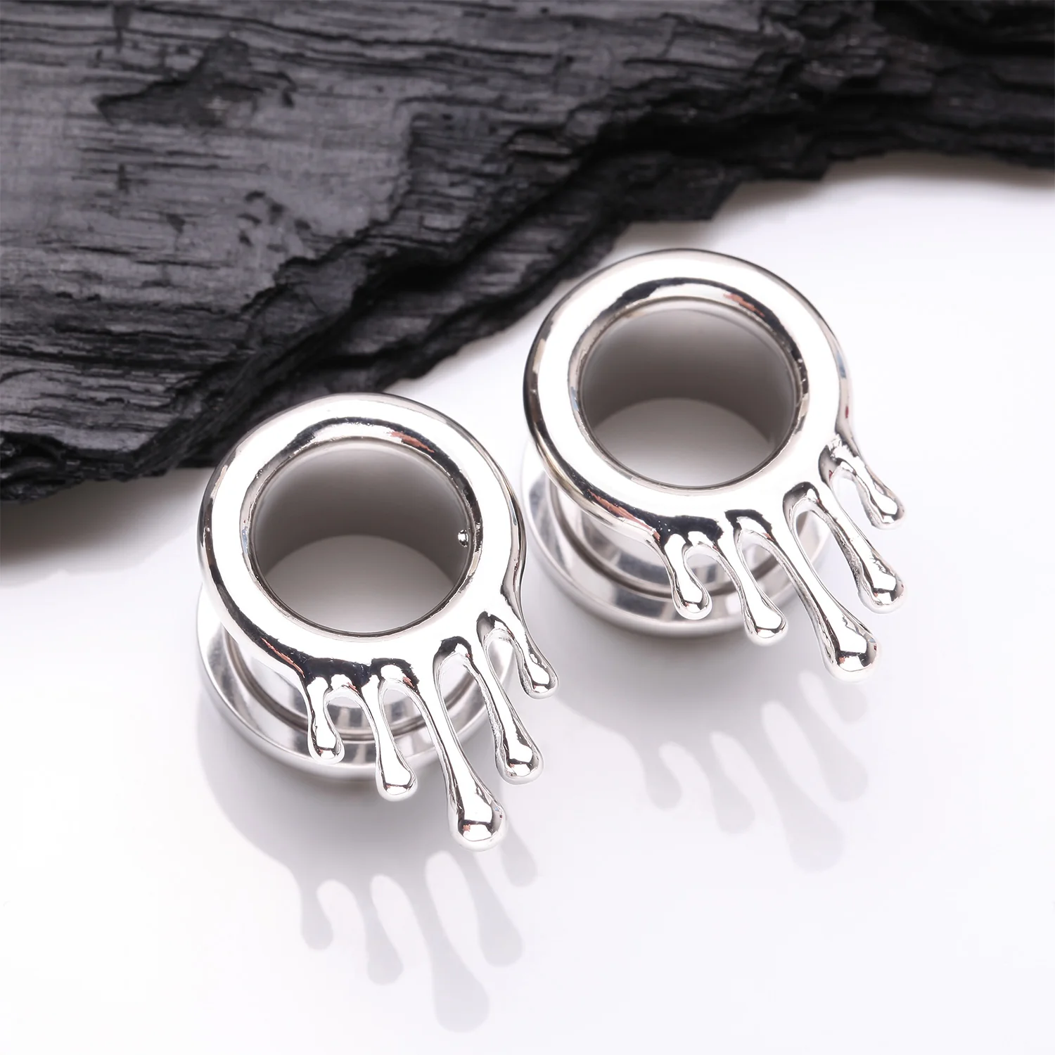 A Pair of Dripping Ooze Steel Screw-Fit Tunnel Plug - Image 2