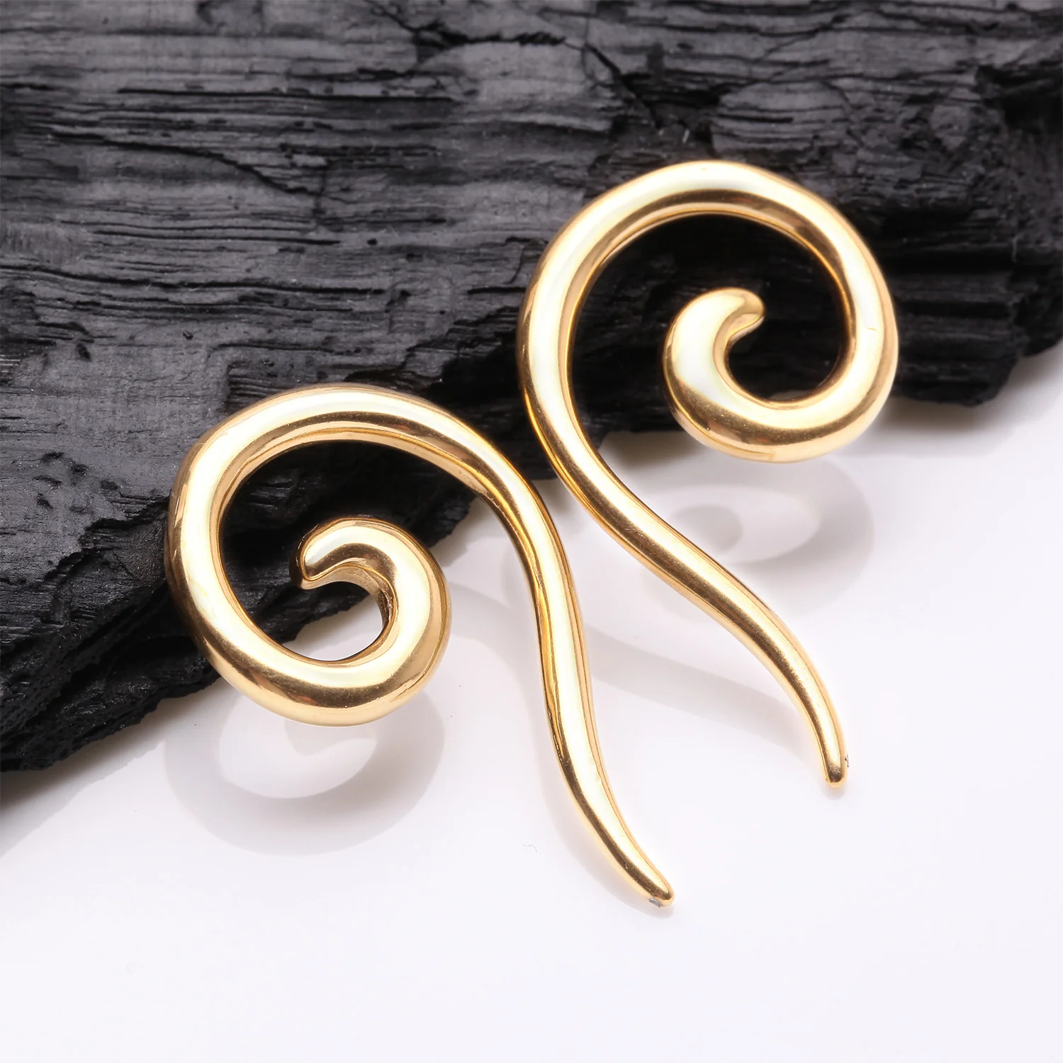 A Pair of Golden Steel Spiral Tail Ear Weight Hanger Plug - Image 2