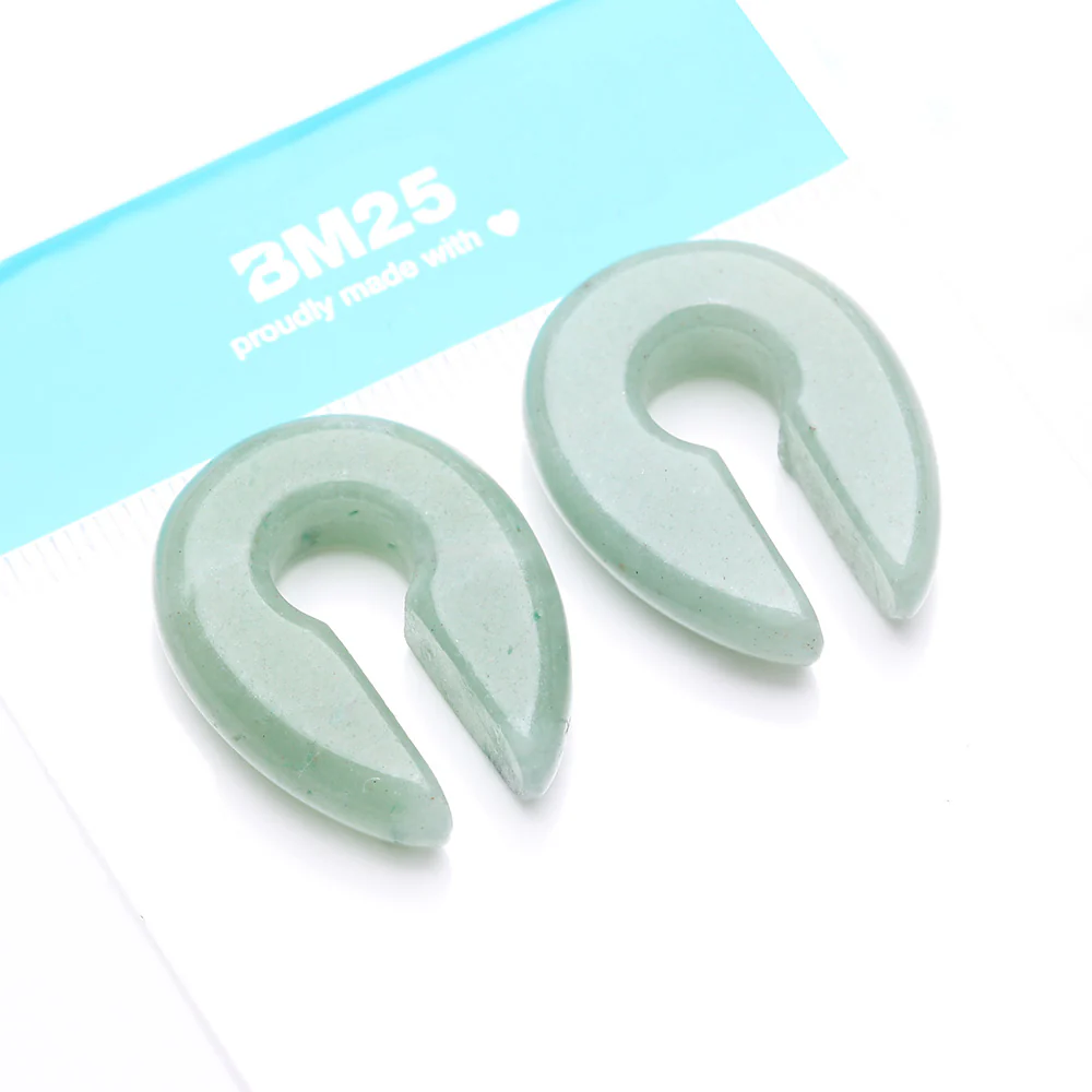 A Pair of Green Jade Aventurine Stone Keyhole Ear Weight Gauge Hanger - Image 3