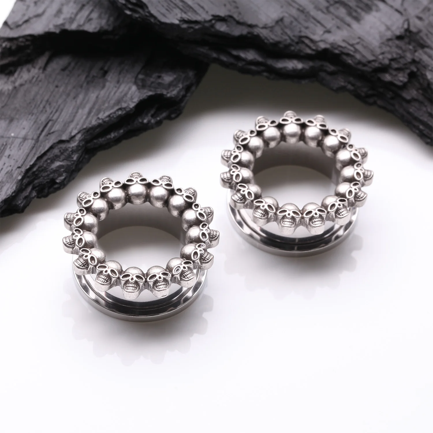 A Pair of Skulls Circle of Doom Screw-Fit Steel Tunnel Plug - Image 2