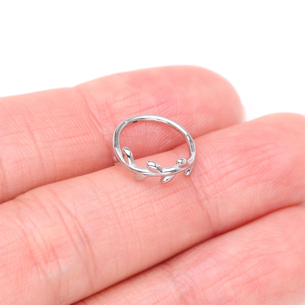 Adorable Leaflet Wreath Steel Clicker Hoop Ring - Image 3