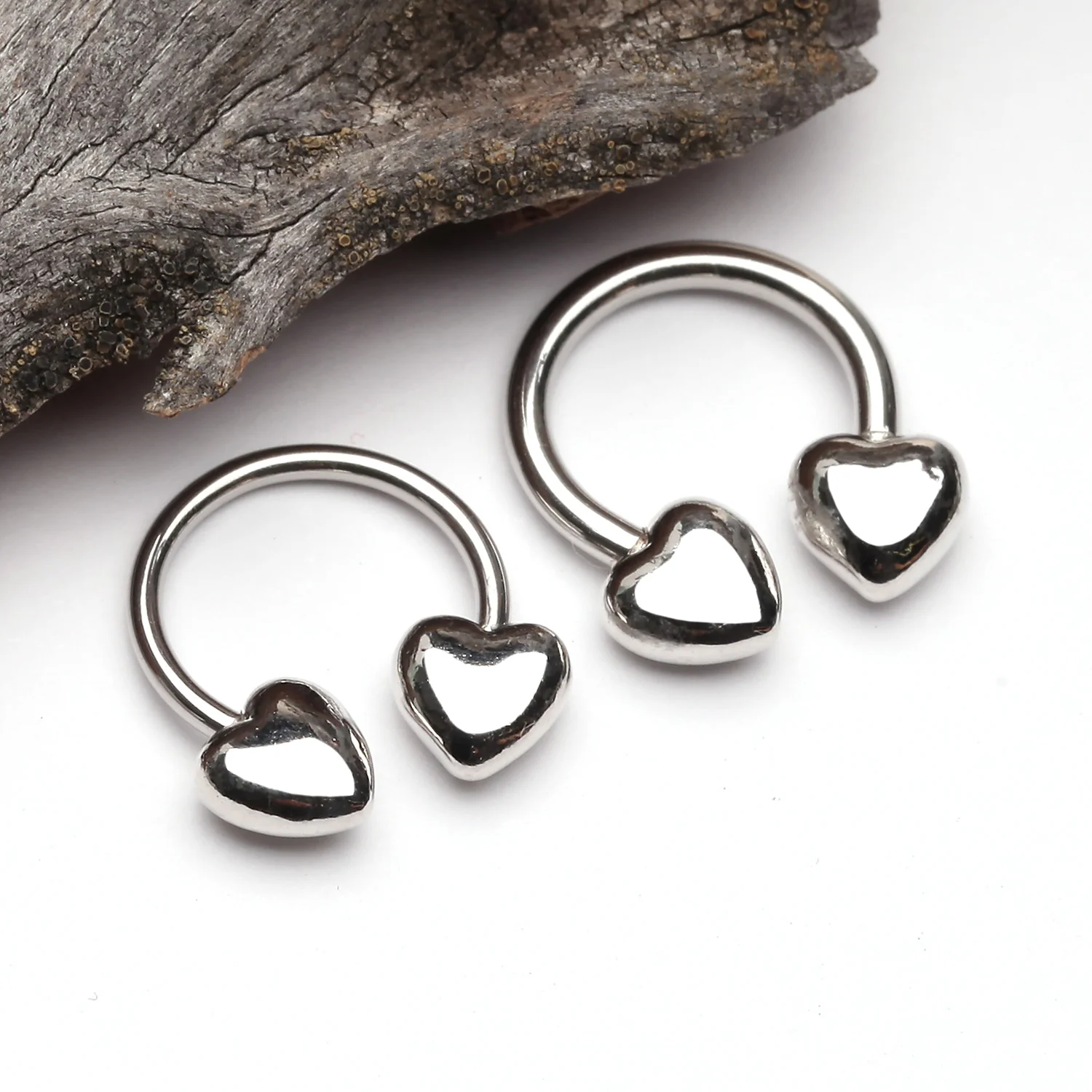 Classic Fluffy Heart Horseshoe Circular Barbell - Image 2