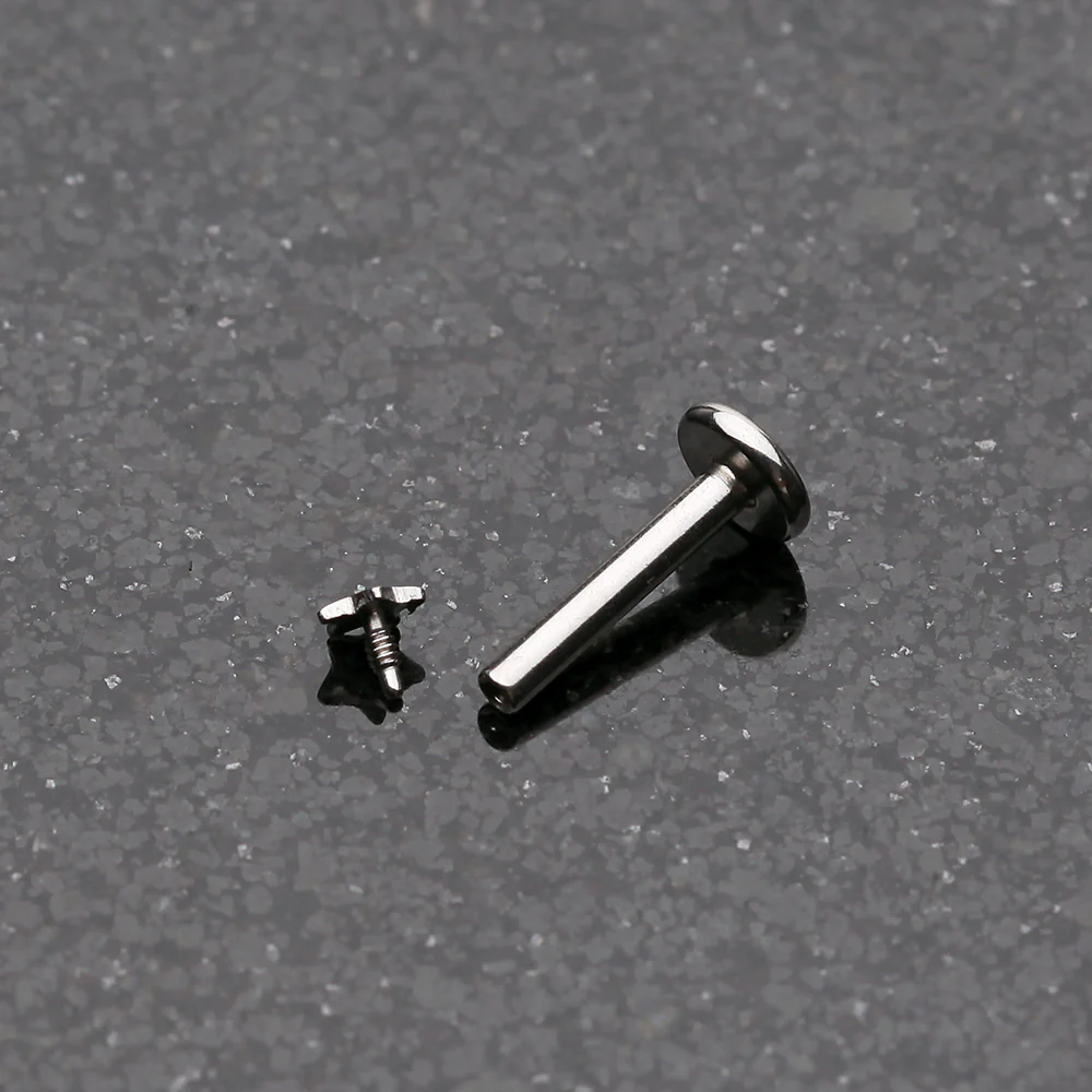 Dainty Star Top Internally Threaded Labret - Image 3