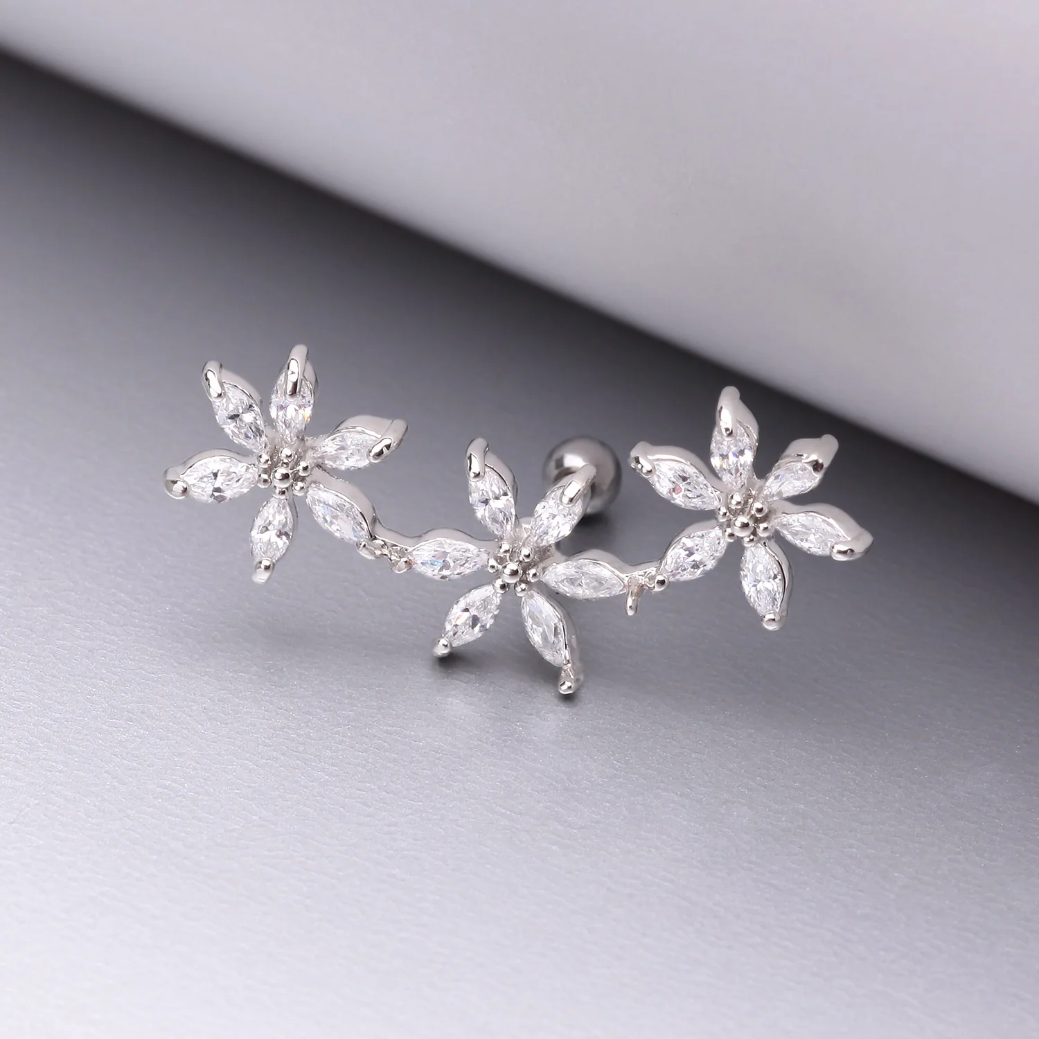 Grand Sparkle Triple Flowers Steel Cartilage Tragus Barbell Stud - Image 2