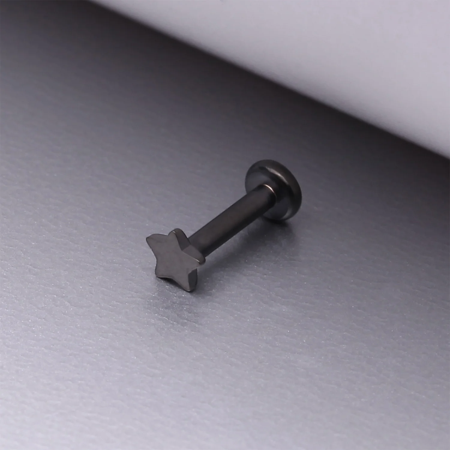 Implant Grade Titanium Blackline Star Top Internally Threaded Flat Back Stud Labret - Image 2