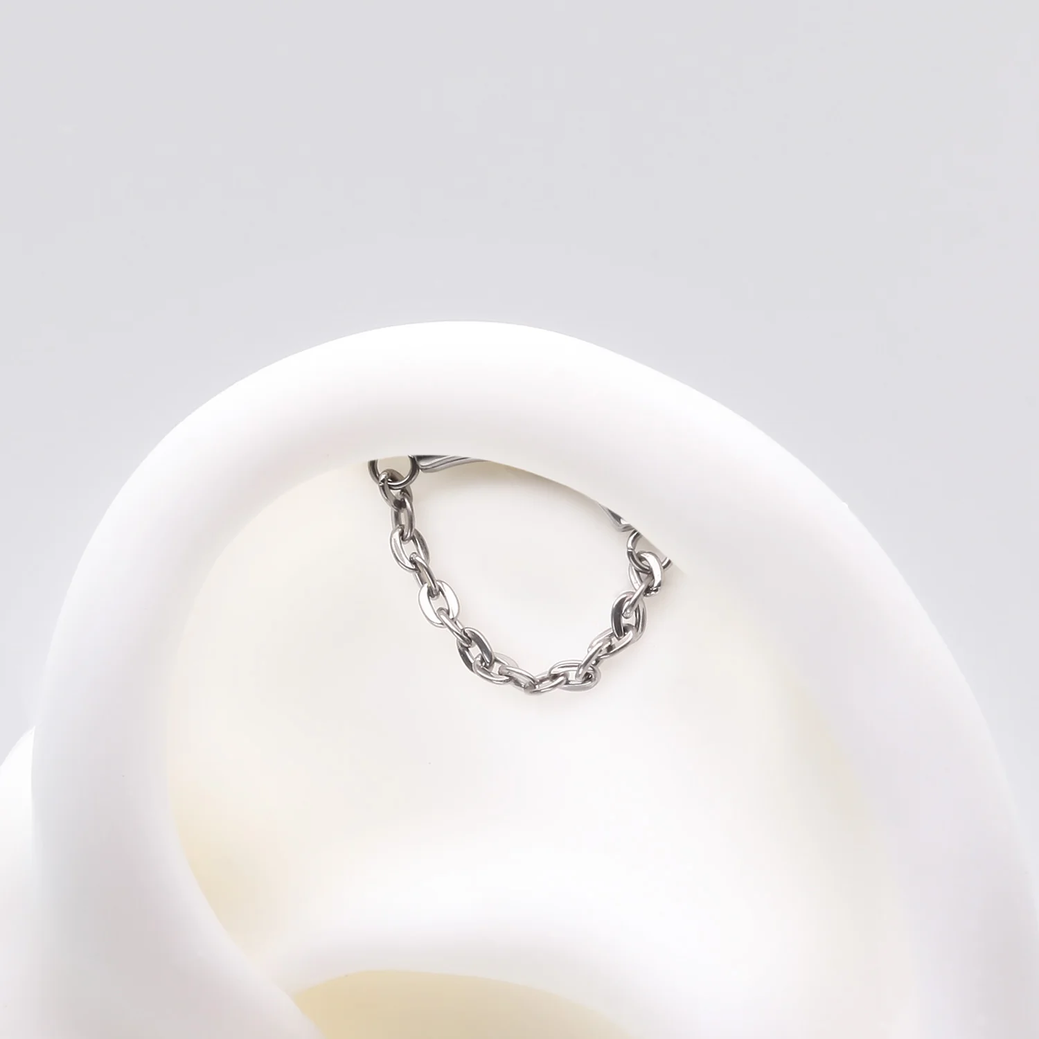 Implant Grade Titanium Modern Curve Chained Internally Threaded Labret - Image 2