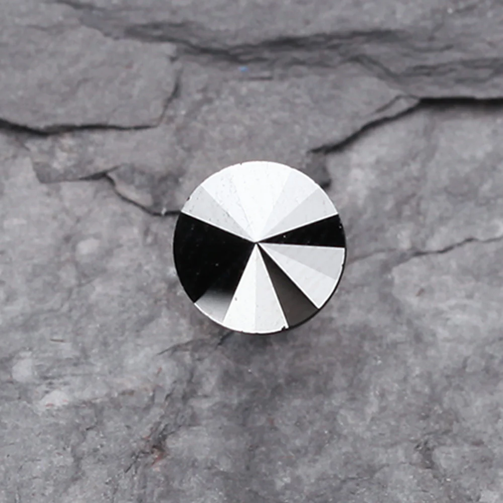 Pointy Faceted Crystal Cartilage Earring - Image 3