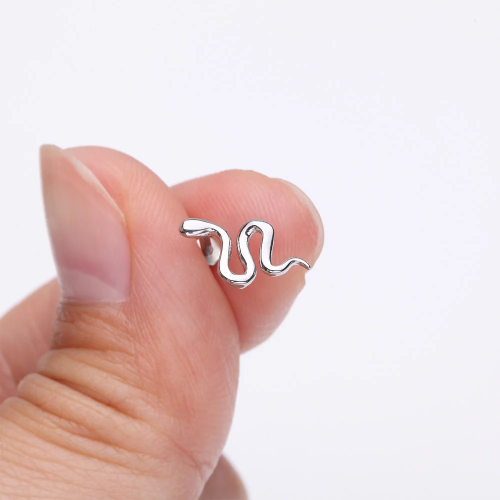 Slithering Silk Snake Internally Threaded Steel Labret - Image 3