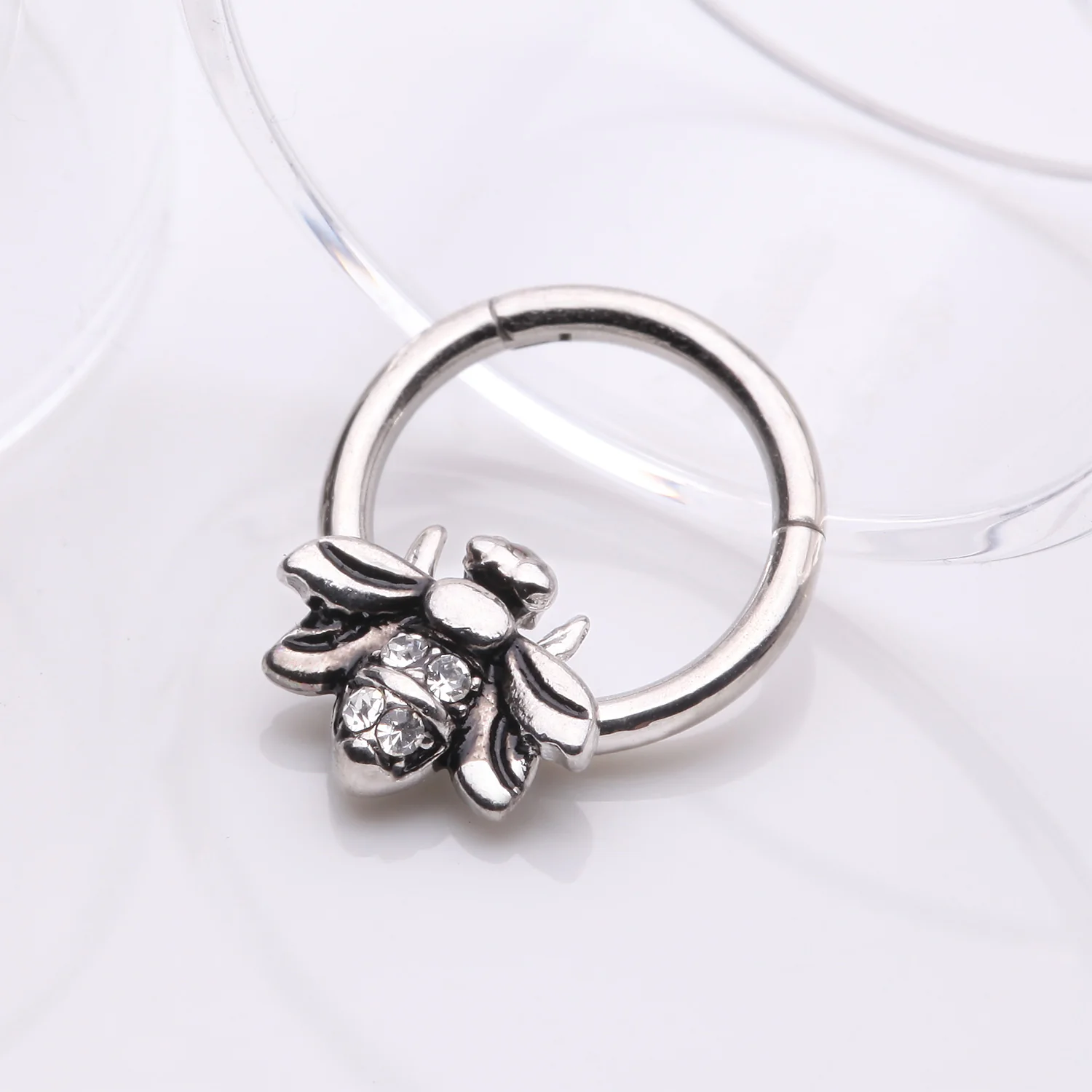 Vintage Honey Bee Sparkle Seamless Clicker Hoop Ring - Image 2