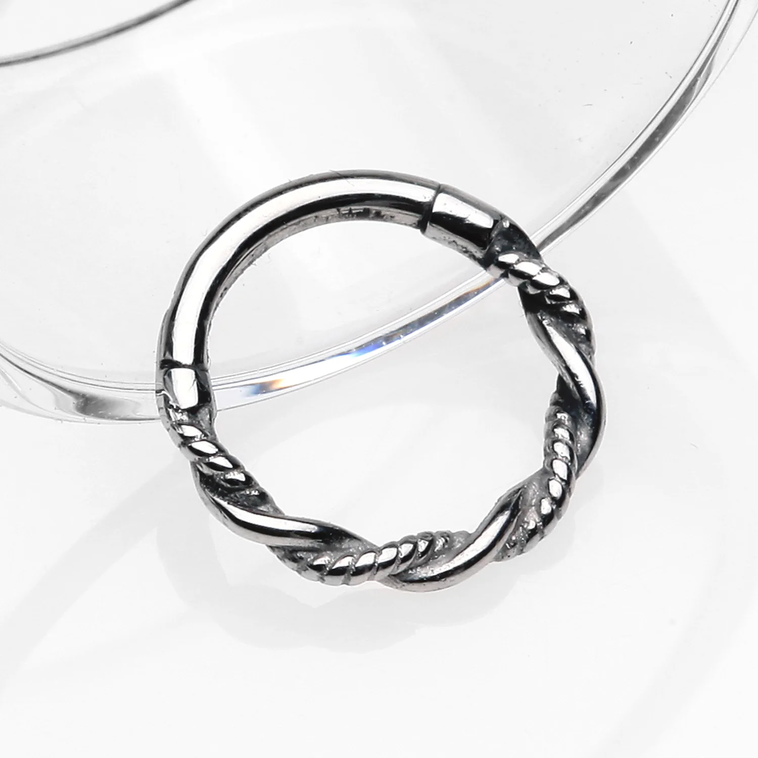 Vintage Twisted Rope Seamless Clicker Hoop Ring - Image 2